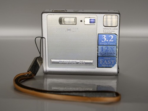 Konica minolta dimage 2 - minolta, 3,2
